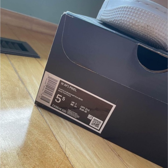 Air Force 1 Pixel - Picture 4 of 7